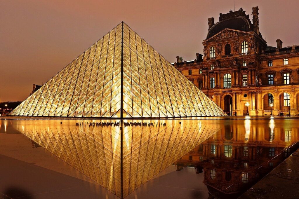 Best Destinations for Solo Female Travel - The Louvre, Paris