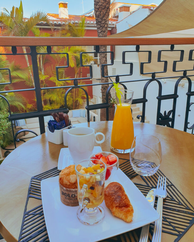 Villa Zawaia breakfast on terrace