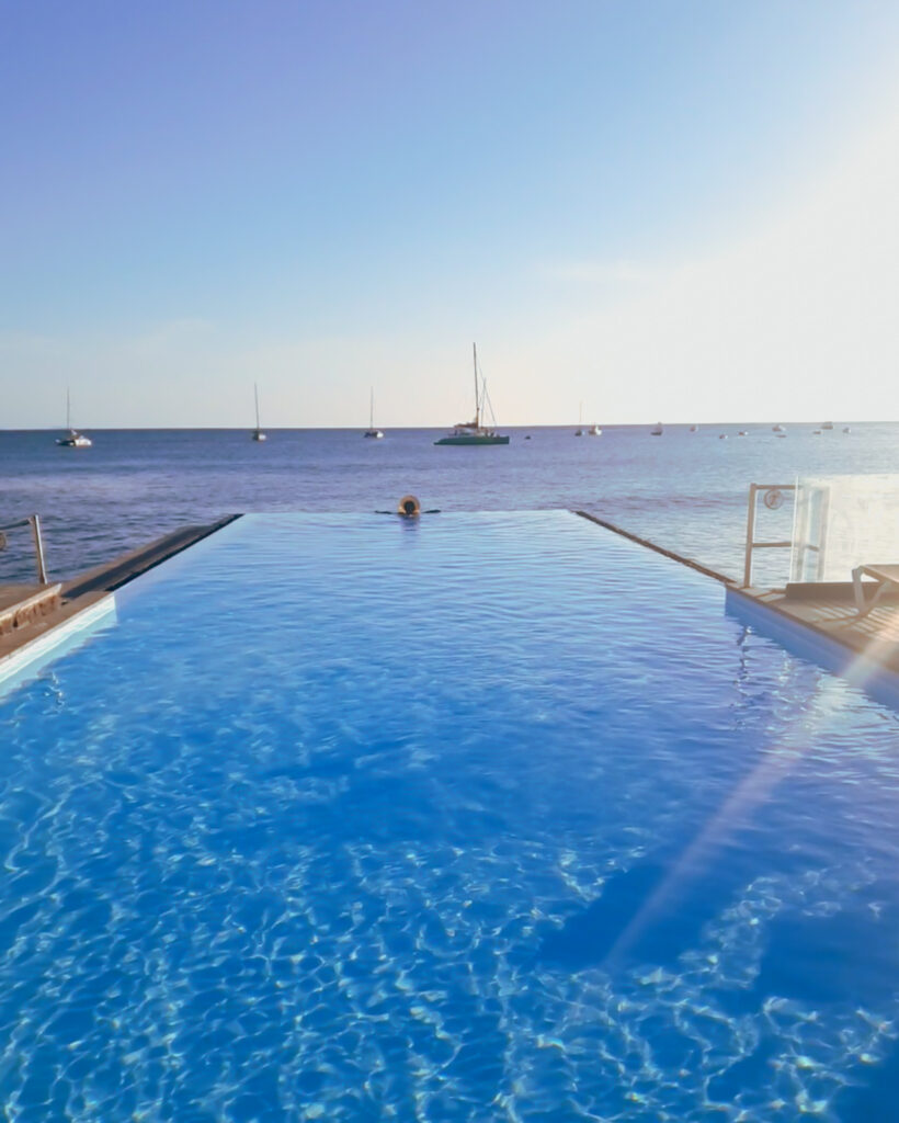 Infinity pool at Odjo d'agua