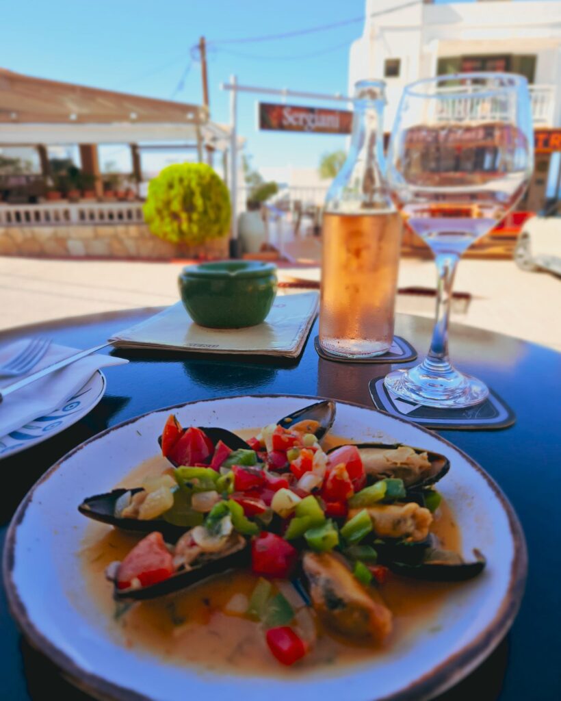 Dining in Koutouloufari at Rustico. Mussels in ouzo